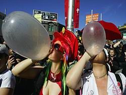 Порноактеро в Калифорнии обяжут использовать кондомы