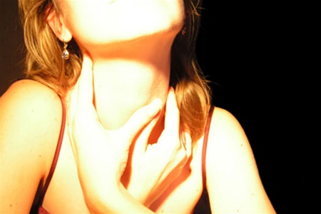 Рак щитовидки атакует женщин: как распознать болезнь