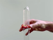 Голландцы изобрели презерватив, который можно быстро и удобно развернуть