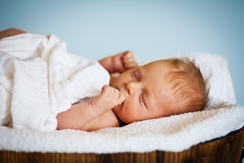 Как правильно вести себя с новорожденным?